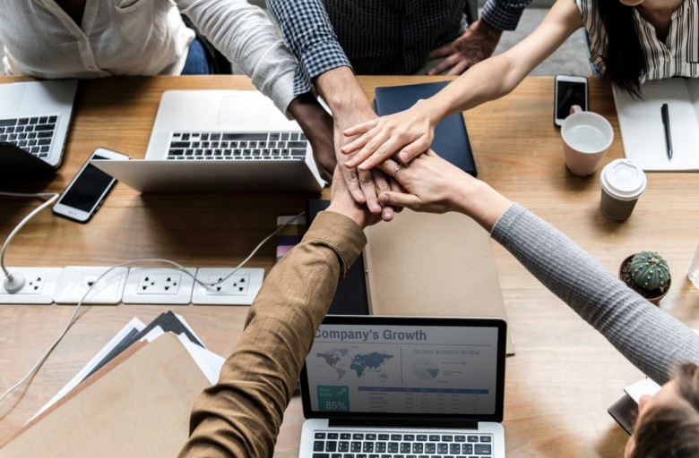 business-deal-collaboration-colleagues-1483933.jpg
